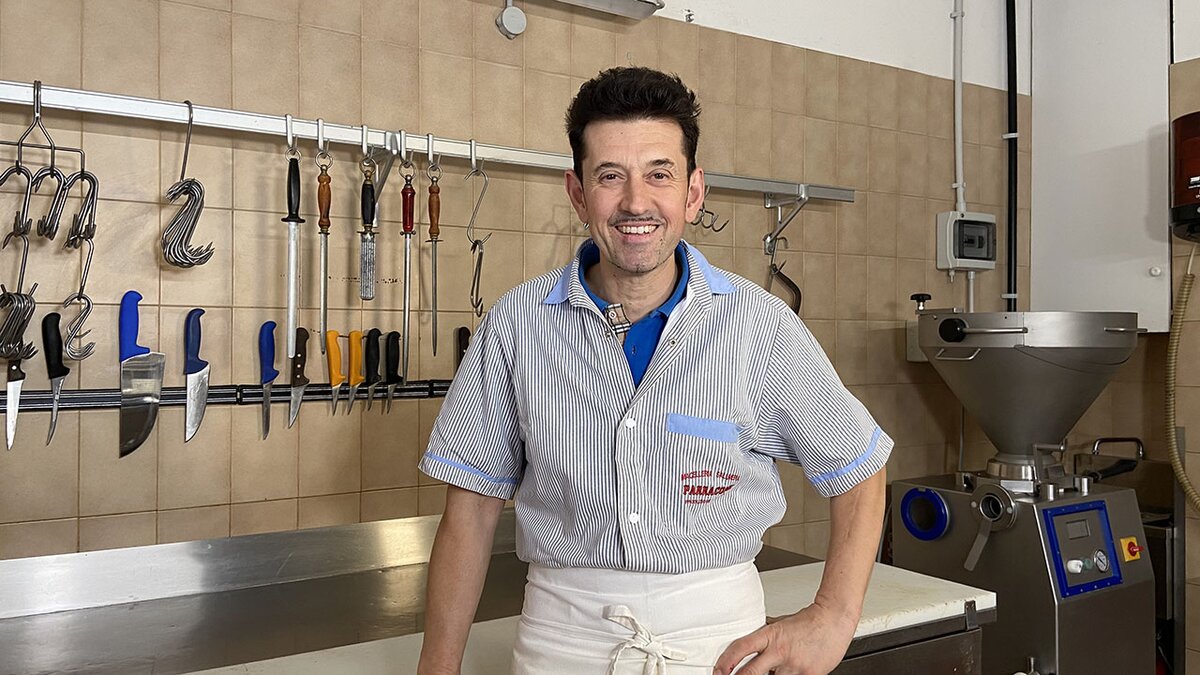 Livio Parracone, titolare dell'omonima macelleria.